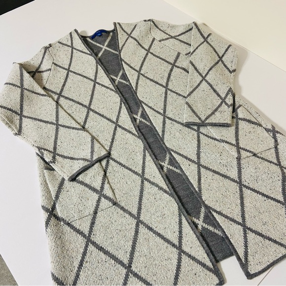 Gray Diamond Pattern Cardigan Sweater Women’s XL - Picture 4 of 13